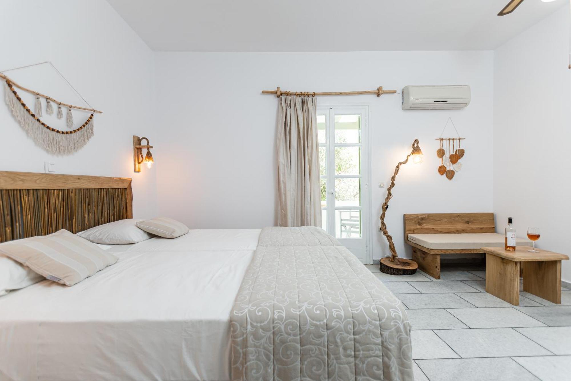 Studios Vrettos Beachfront Hotel Plaka  Exterior photo